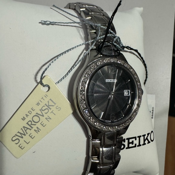 Seiko SUR785 Women's Silver Black Dial Swarovski Crystals Bezel Dress Watch - Picture 9 of 12